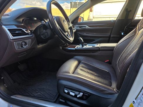 Used 2020 BMW 750i xDrive w/ Executive Package image 13