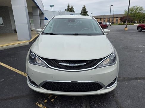 Used 2020 Chrysler Pacifica Touring w/ Advanced Safetytec Group FWD image 17