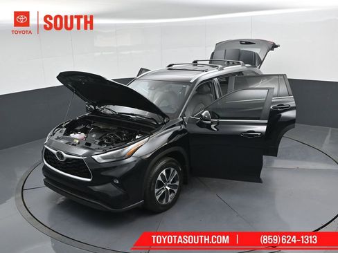 Used 2024 Toyota Highlander XLE image 50