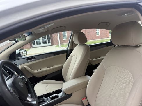 Used 2018 Hyundai Sonata SE FWD image 12