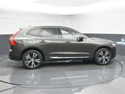 Used 2022 Volvo XC60 B5 Inscription w/ Protection Package Premier image 8