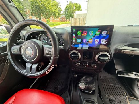 Used 2016 Jeep Wrangler Sport AWD/4WD image 14