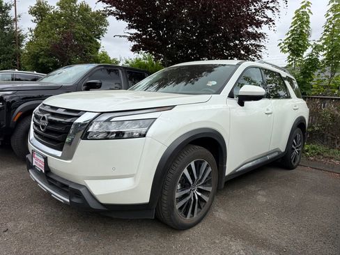 Used 2023 Nissan Pathfinder Platinum AWD/4WD image 1