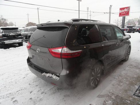 Used 2019 Toyota Sienna LE image 4