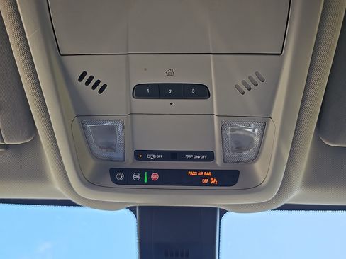 Used 2020 Chevrolet Equinox LT FWD image 34