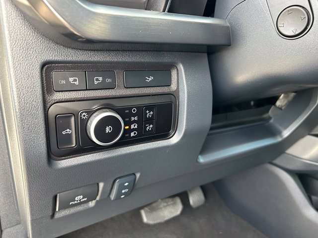Used 2024 Ford F350 Lariat w/ Black Appearance Package AWD/4WD image 30
