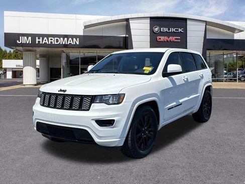 Used 2018 Jeep Grand Cherokee Altitude RWD image 3
