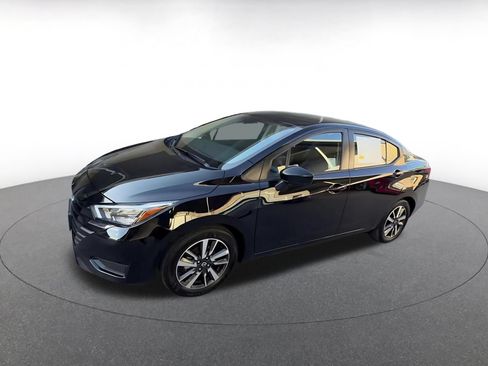 Used 2025 Nissan Versa SV FWD image 8
