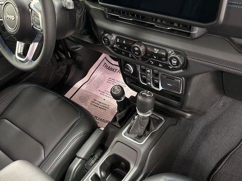 Used 2024 Jeep Wrangler High Altitude image 33