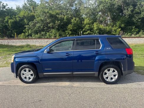 Used 2010 GMC Terrain SLE FWD image 5