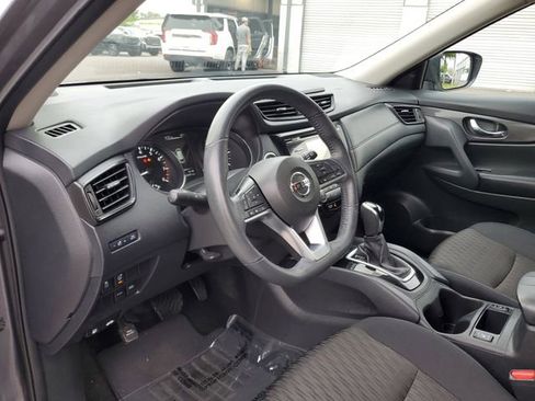 Used 2017 Nissan Rogue SV image 19