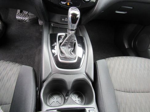 Used 2018 Nissan Rogue SV AWD/4WD image 19