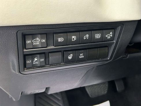 Used 2023 Toyota Tundra Capstone AWD/4WD image 23