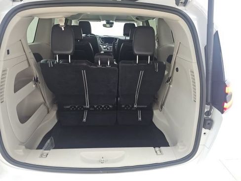 Used 2023 Chrysler Pacifica Touring-L FWD image 20