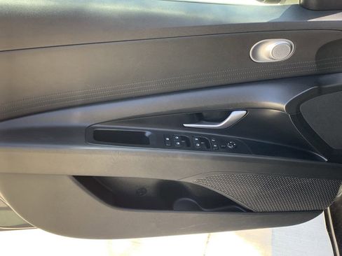 Used 2021 Hyundai Elantra SE image 10