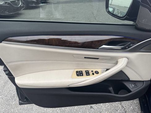 Used 2018 BMW 540i xDrive w/ Premium Package image 23