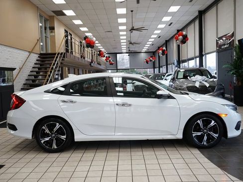 Used 2018 Honda Civic Touring image 19