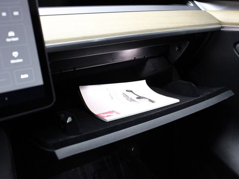 Used 2023 Tesla Model Y Long Range image 32