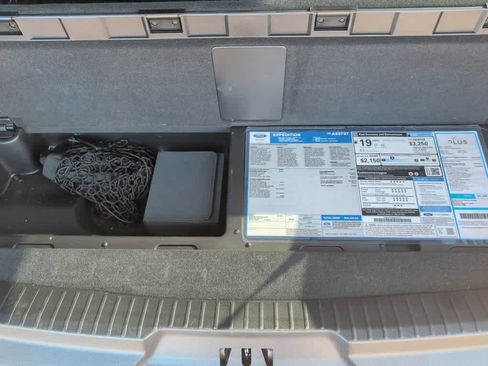 Used 2021 Ford Expedition Limited image 11