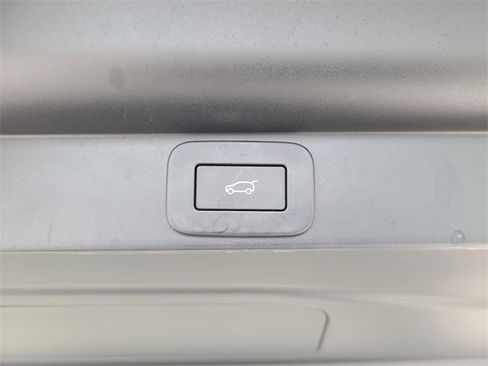 Used 2024 Land Rover Range Rover SE image 11