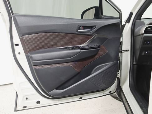 Used 2019 Toyota C-HR Limited image 28