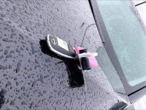 Used 2023 Nissan Ariya AWD image 12