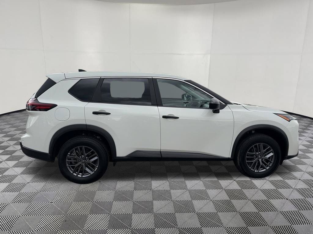 Used 2024 Nissan Rogue S AWD/4WD image 9