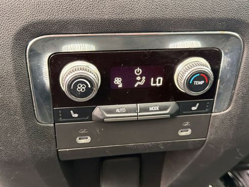 Used 2022 GMC Yukon SLT w/ SLT Premium Package RWD image 20