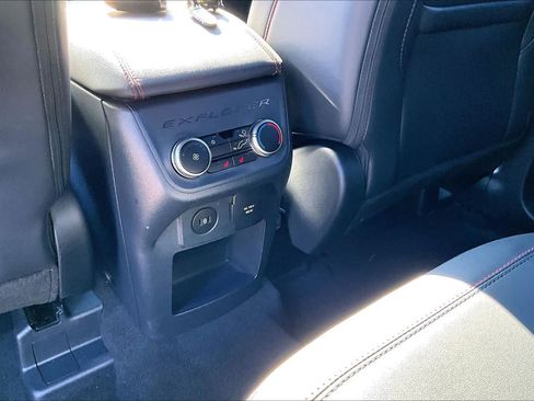 Used 2025 Ford Explorer ST-Line w/ Premium Package image 38