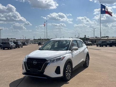 Used 2023 Nissan Kicks SV FWD image 8
