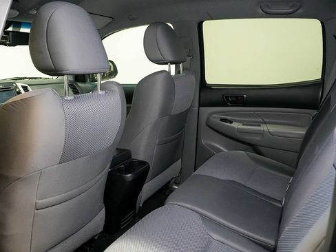 Used 2013 Toyota Tacoma PreRunner w/ TRD Sport Pkg RWD image 17