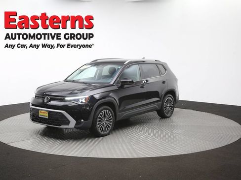 Used 2025 Volkswagen Taos SE FWD image 54