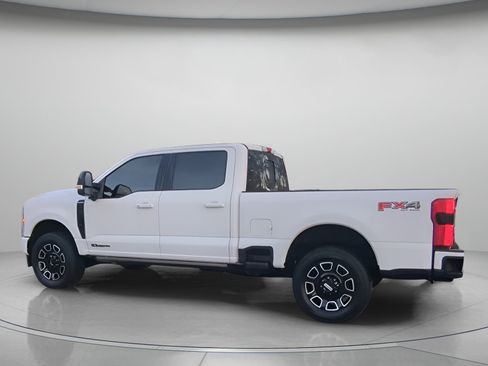 Certified 2025 Ford F250 Platinum w/ FX4 Off-Road Package AWD/4WD image 16
