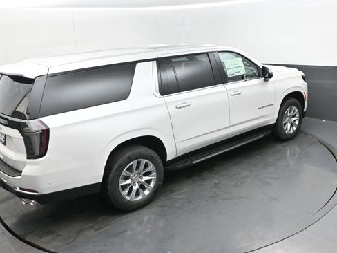 New 2025 Chevrolet Suburban Premier image 41