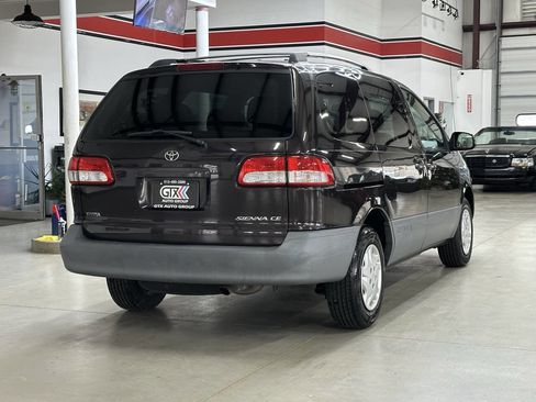 Used 2002 Toyota Sienna CE image 2