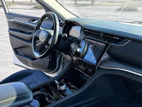 Used 2021 Jeep Grand Cherokee L Limited image 5