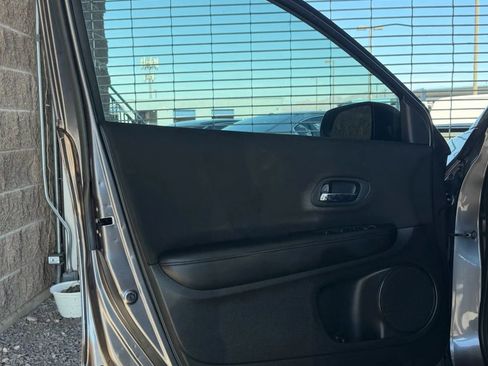 Used 2016 Honda HR-V LX image 33