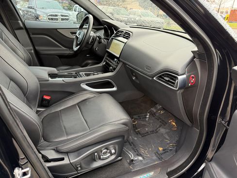 Used 2019 Jaguar F-PACE S image 30