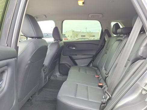 Used 2025 Nissan Rogue SL image 12