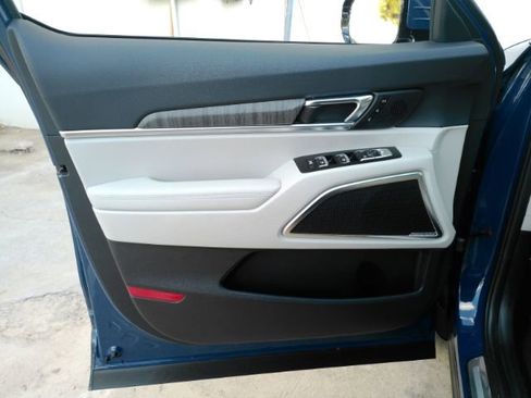 Used 2024 Kia Telluride SX w/ Towing Package image 11