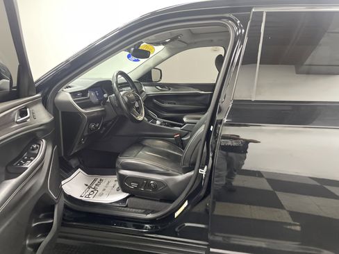 Used 2022 Jeep Grand Cherokee L Limited image 9