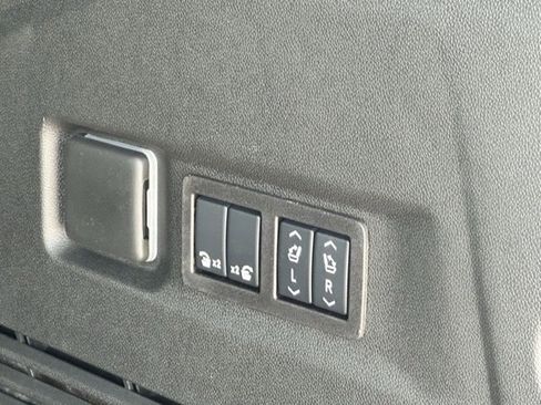 New 2025 Chevrolet Suburban Premier image 15