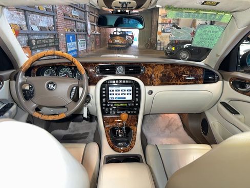Used 2007 Jaguar XJ8 L RWD image 71