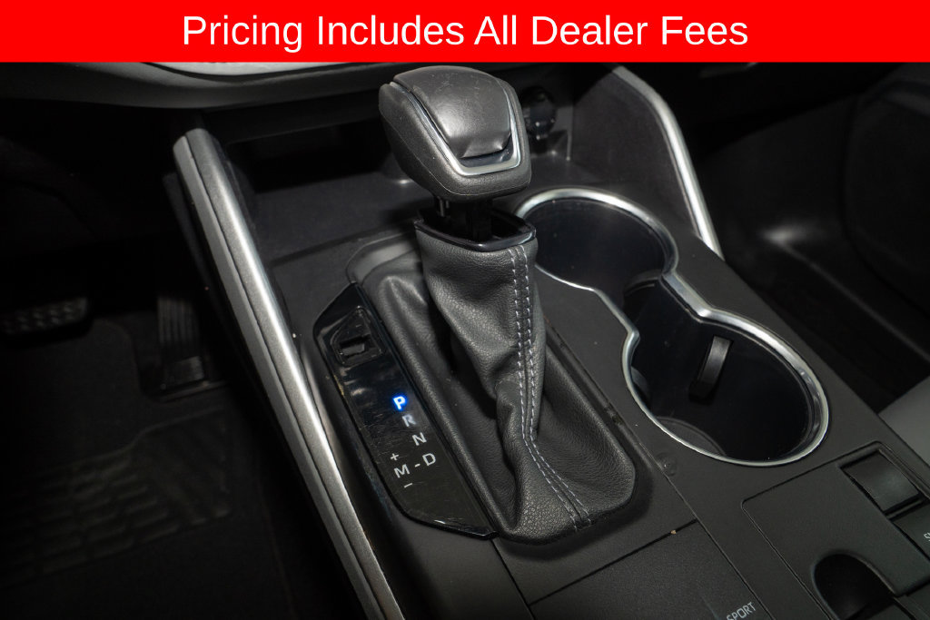 Used 2024 Toyota Highlander XLE FWD image 19
