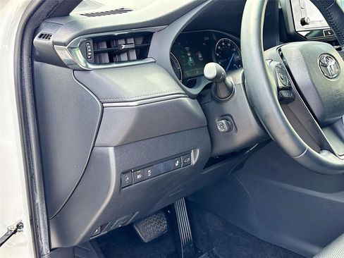 Used 2021 Toyota Venza XLE w/ Softex Package AWD/4WD image 10