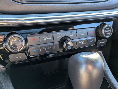 Used 2022 Jeep Compass High Altitude image 24