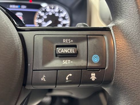 Used 2023 Nissan Rogue SV image 25