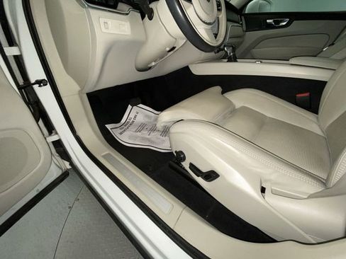 Used 2021 Volvo XC60 T5 Inscription w/ Advanced Package image 12