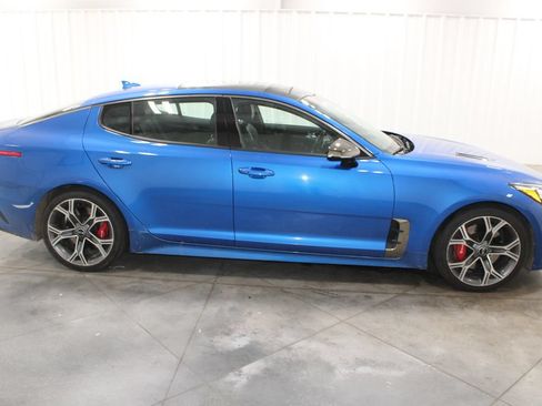 Used 2020 Kia Stinger GT1 RWD image 11