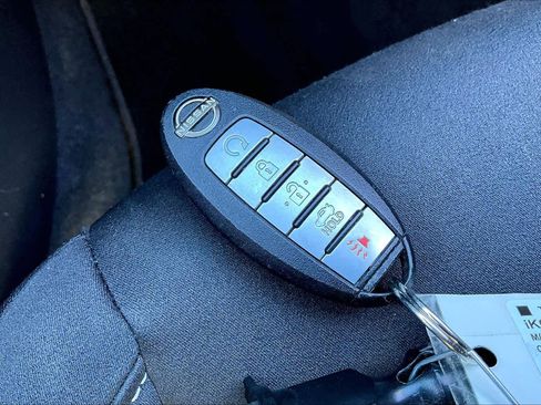 Used 2025 Nissan Altima 2.5 SV image 14